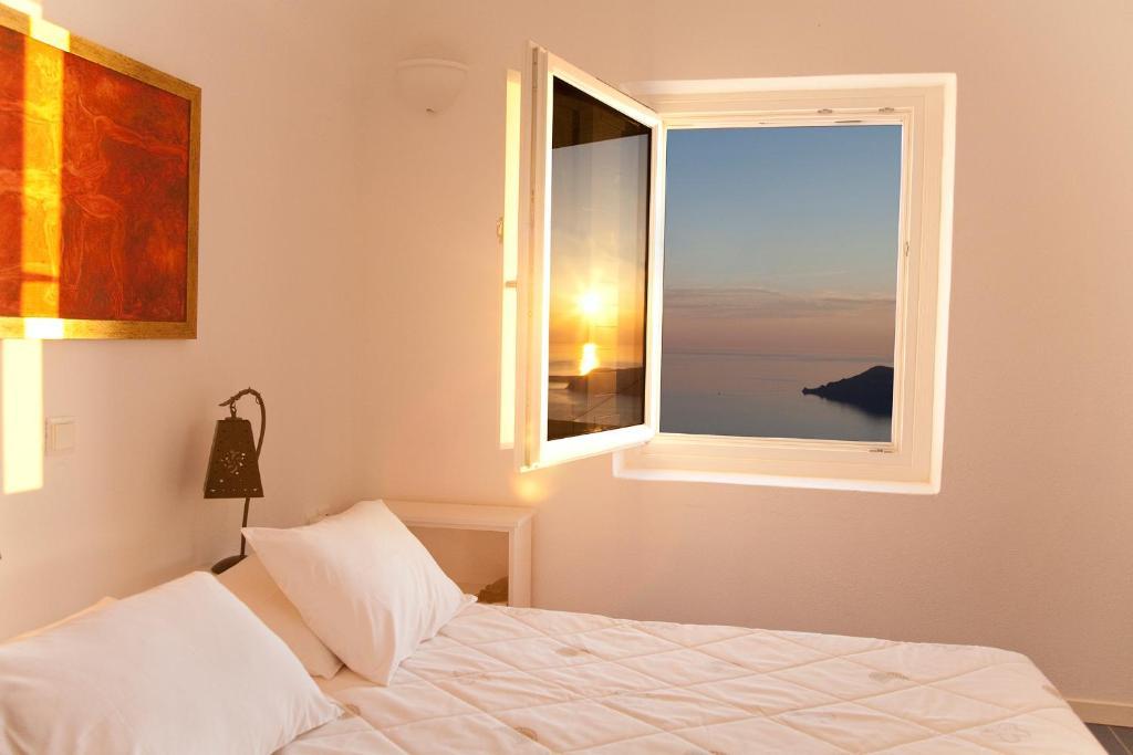 Whitedeck Santorini Hotel Imerovigli  Room photo